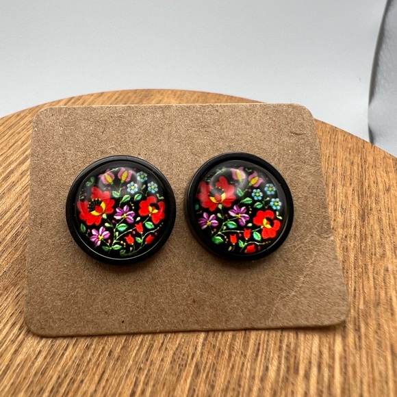 Classic Round & Square Stud Earrings - Black and Floral Stud Earrings - Picture 11 of 13